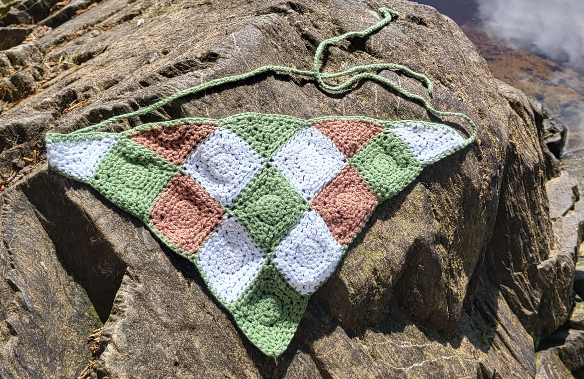 Princess Cut Bandana Pattern +diamond motif free pattern